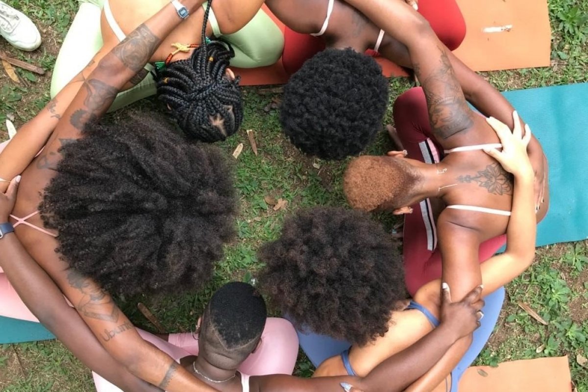 Projeto oferece yoga ancestral para saúde e autocuidado de mulheres pretas e periféricas