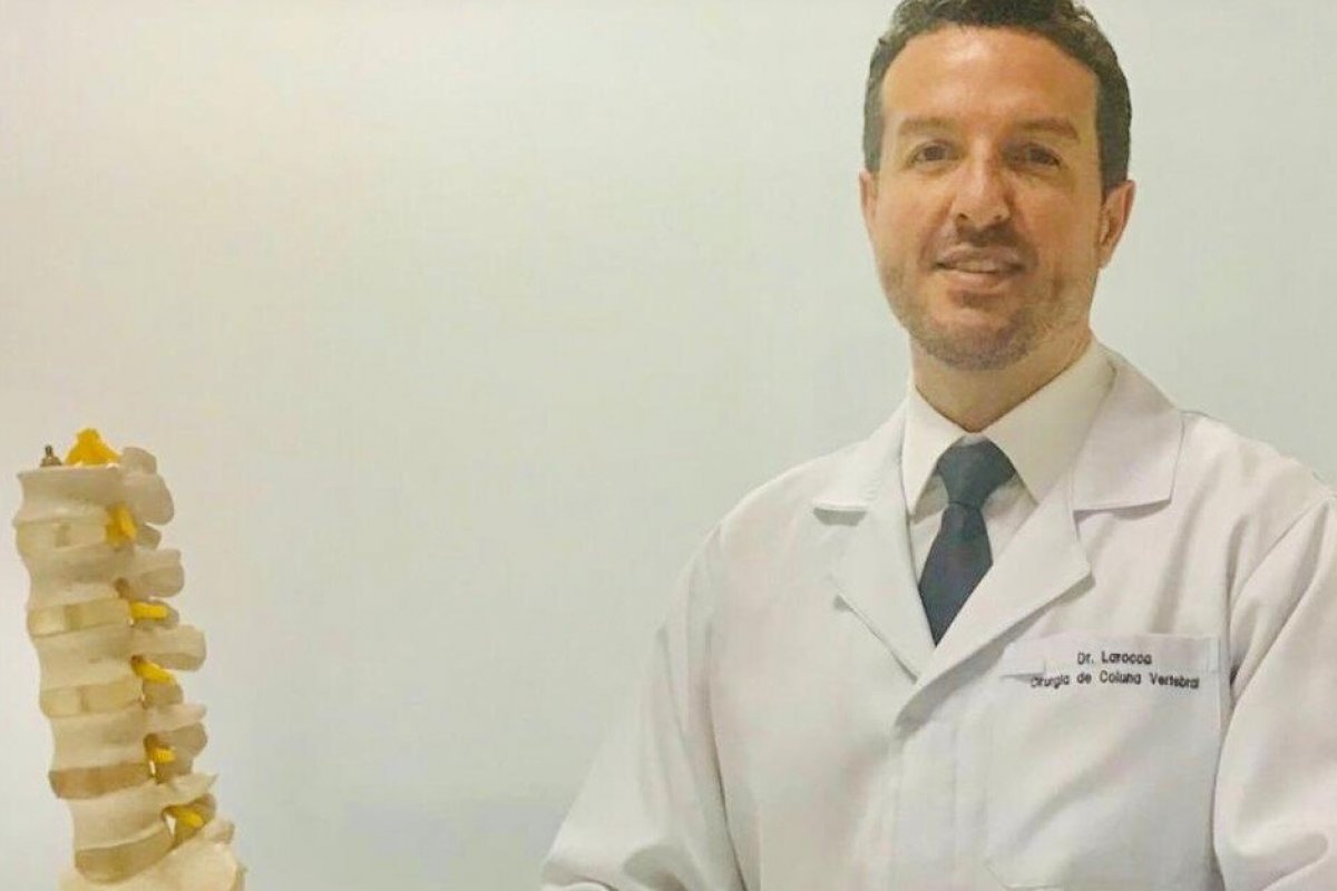 Médico alerta sobre a escoliose entre crianças e adolescentes