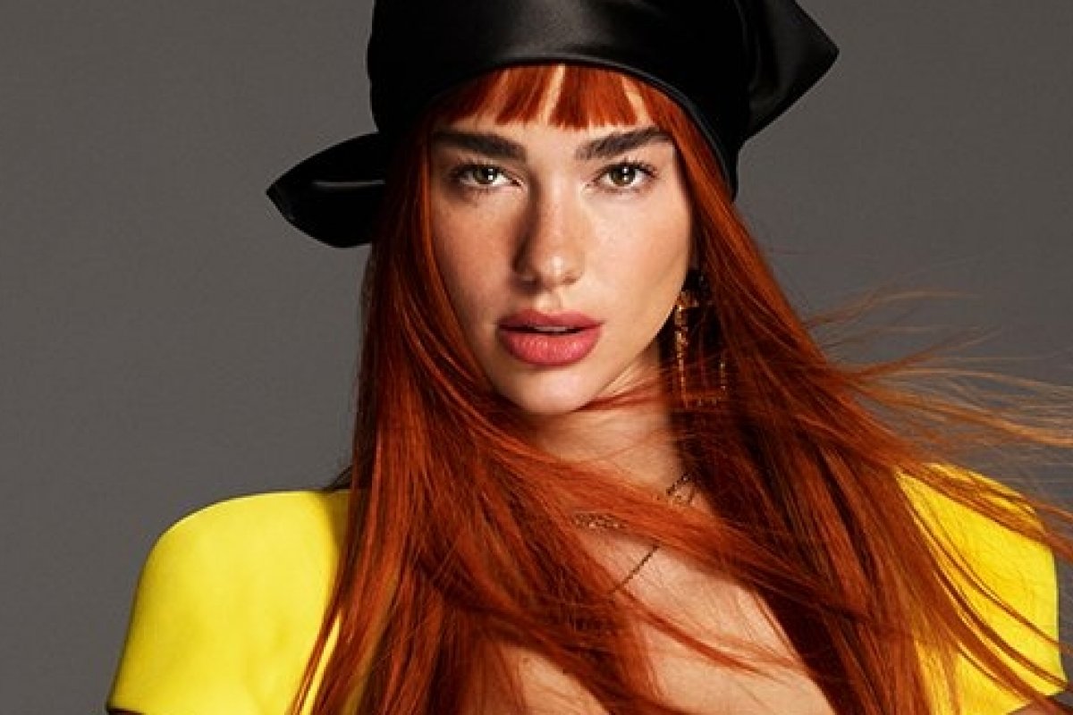 Dua Lipa é a estrela da nova campanha da Versace