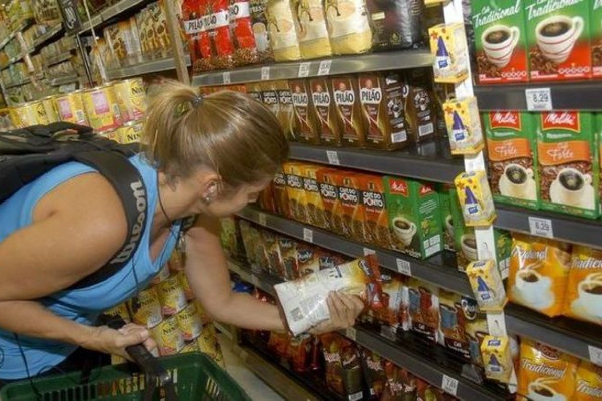 Anvisa propõe que rótulos de alimentos contenham alertas claros sobre risco a saúde