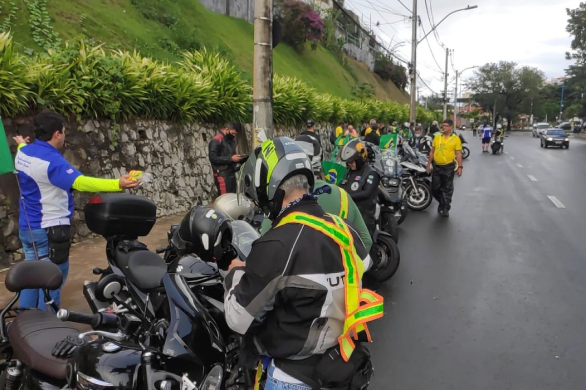 Vídeo: Apoiadores de Bolsonaro se organizam para "motocarreata" em comemoração a Independência da Bahia