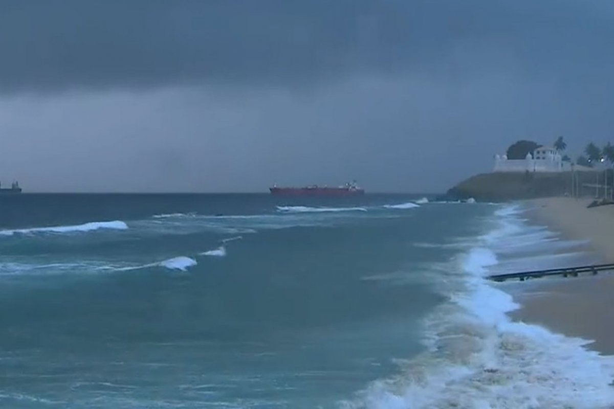 Feriado da independência do Brasil na Bahia começa com tempo nublado e chuva em Salvador
