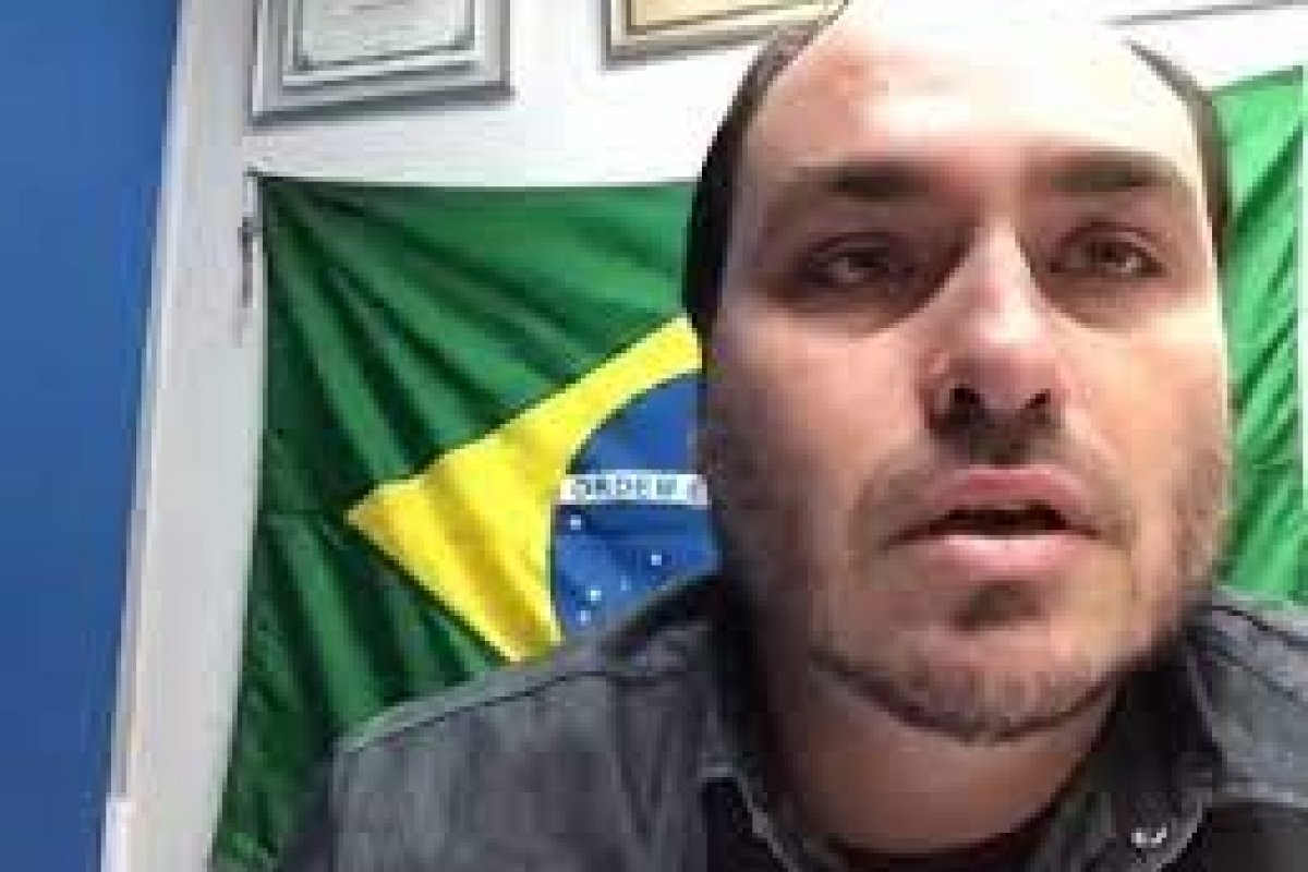 Vídeo: Carlos Bolsonaro chora durante sessão que deliberou a cassação do mandato de Doutor Jairinho
