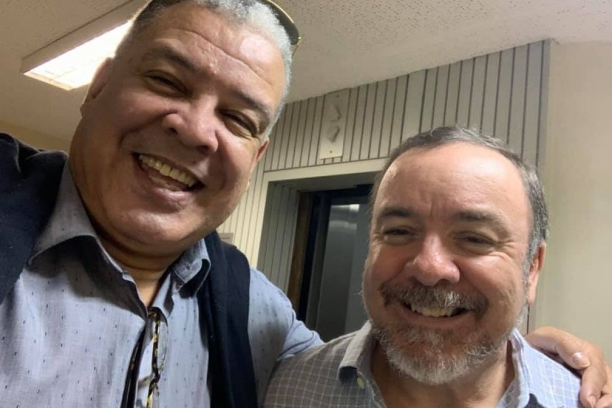 Juiz que absolveu policiais de acusação de estupro em viatura é amigo do advogado de um dos réus