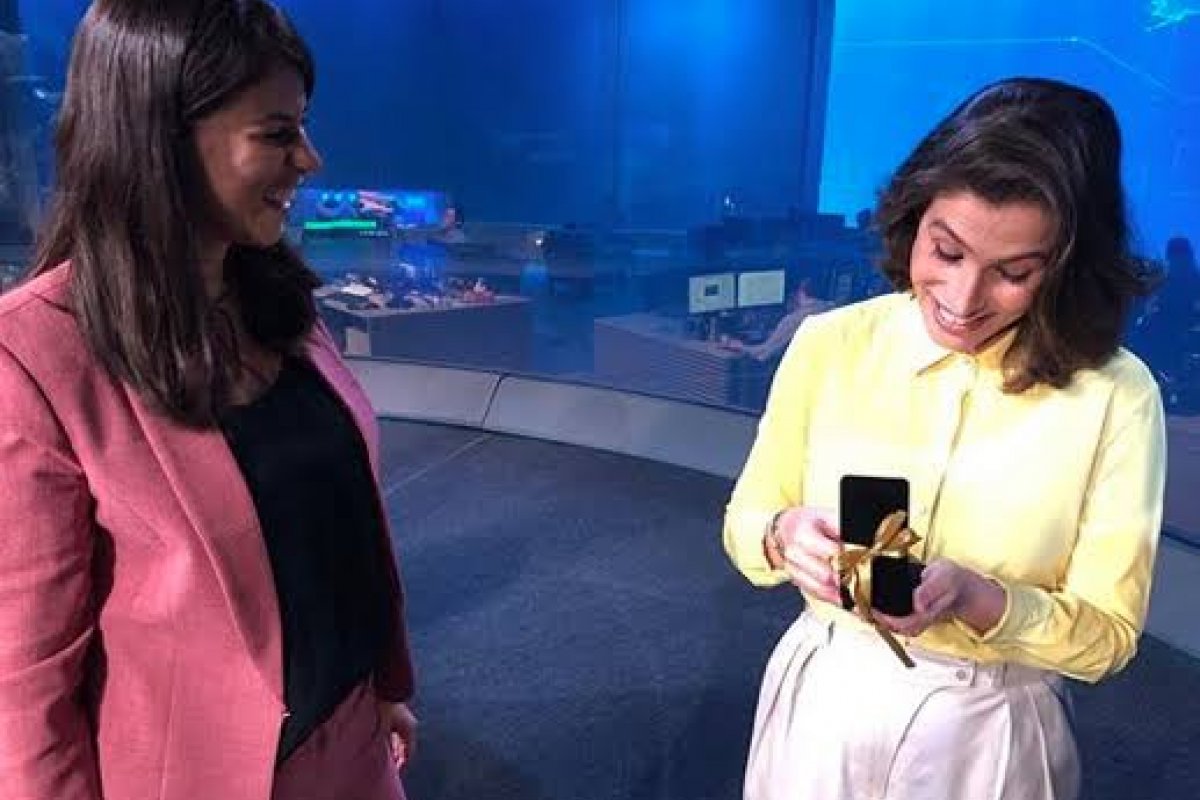 Jornalista baiana que apresentou o JN confecciona joias para Bonner e Renata