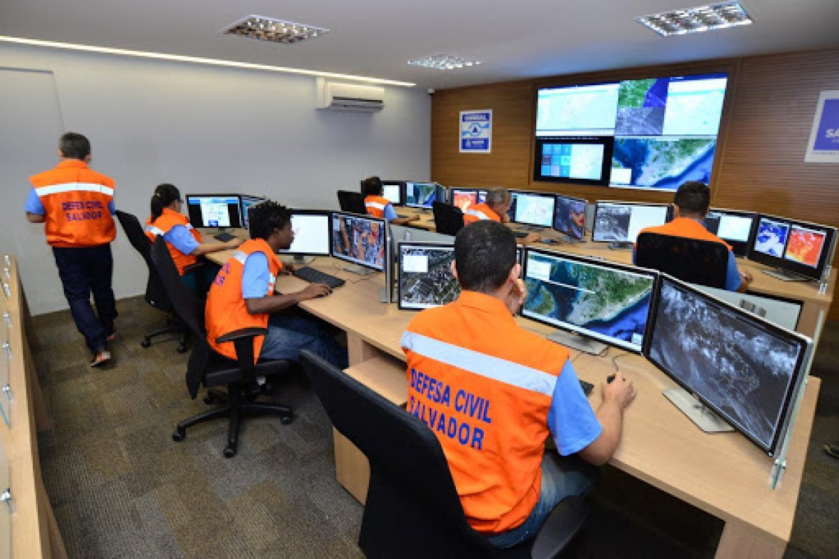 Codesal faz alerta de chuva com risco de alagamento e deslizamento de terra