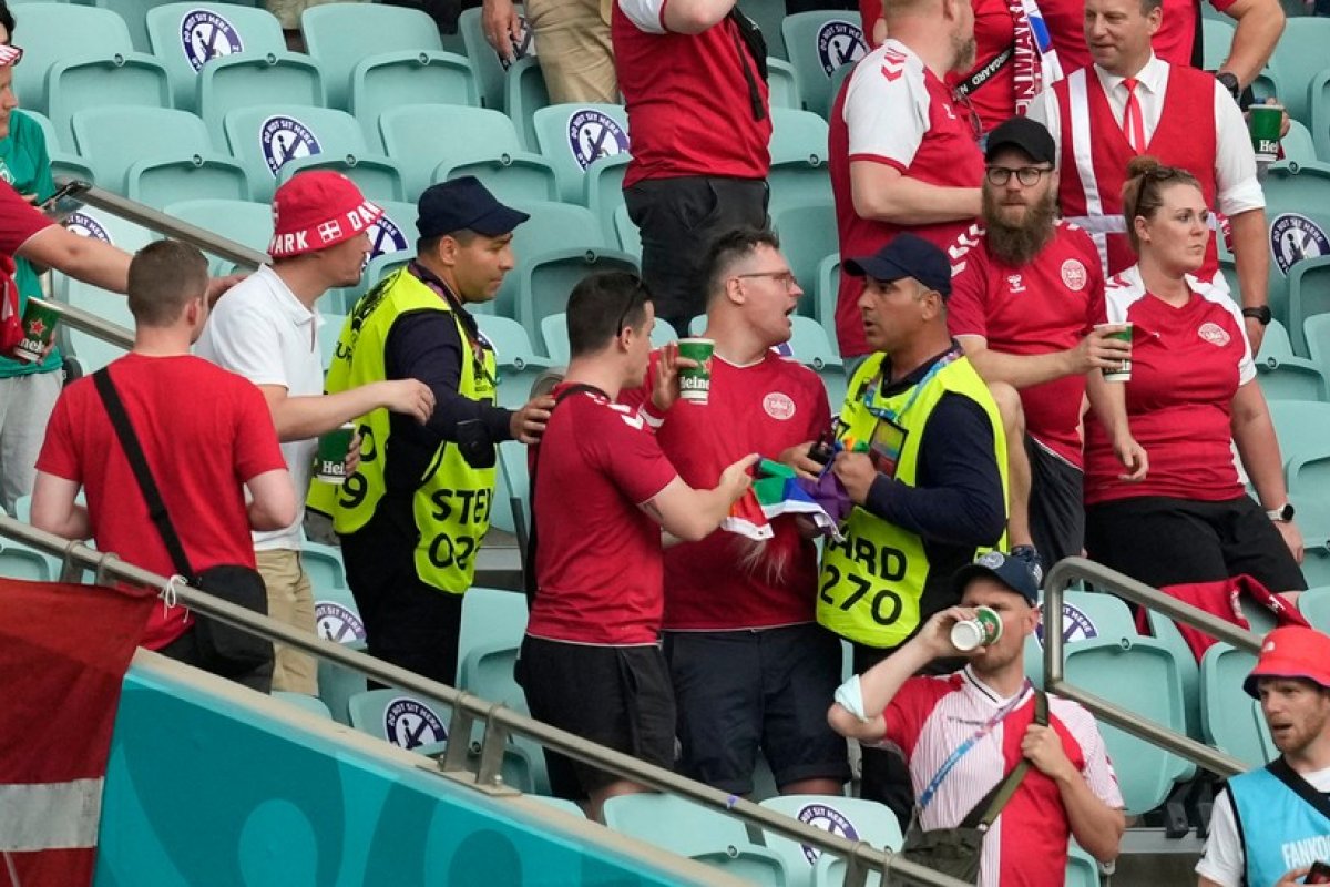 Uefa abre investigação para apurar bandeira LGBTQIA+ retirada de torcedor dinamarquês