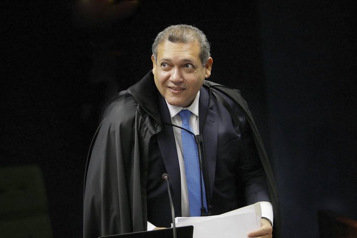 Ministro Nunes Marques pode ser o responsável por pautar o inquérito das "rachadinhas" de Flávio Bolsonaro no STF