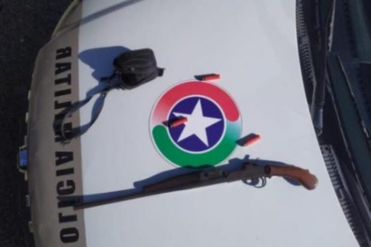 Mulher consegue denunciar ameaças do companheiro após mostra sinal vermelho com "X" na mão em farmácia de SC