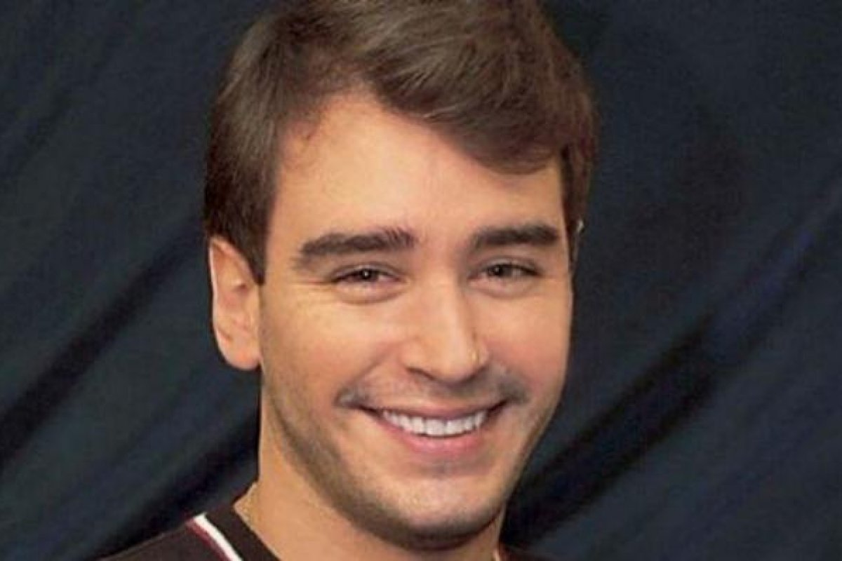 Quem lembra? Ex-BBB Thyrso comemora a chegada da primeira filha na web