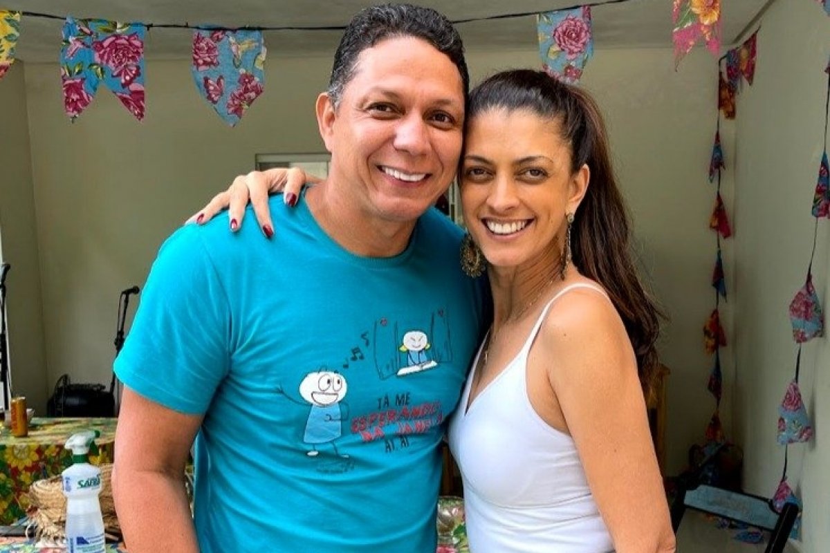 Cris Lima e Targino Godin cantam juntos em live e cantor almoça na casa da cantora em Eunápolis