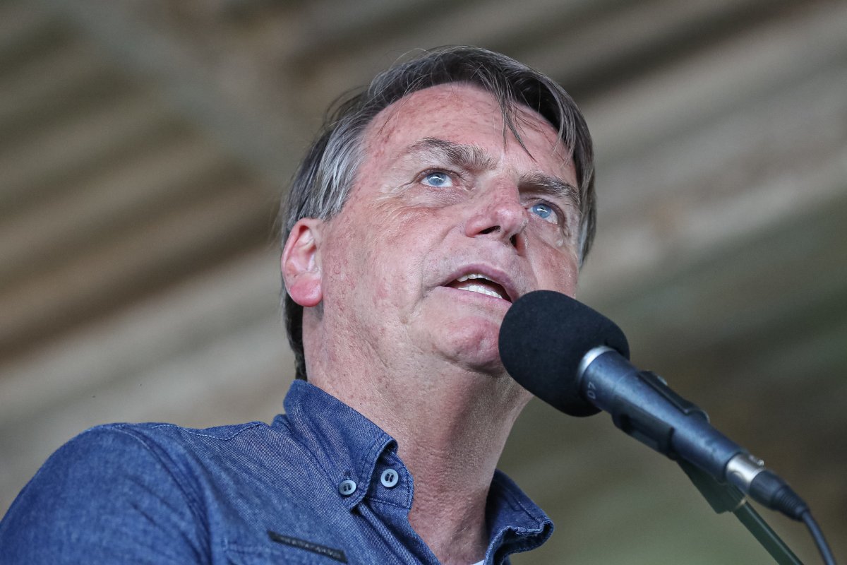 Vídeo: "O tempo todo é porrada, porque acabou a teta", diz Bolsonaro em crítica à imprensa