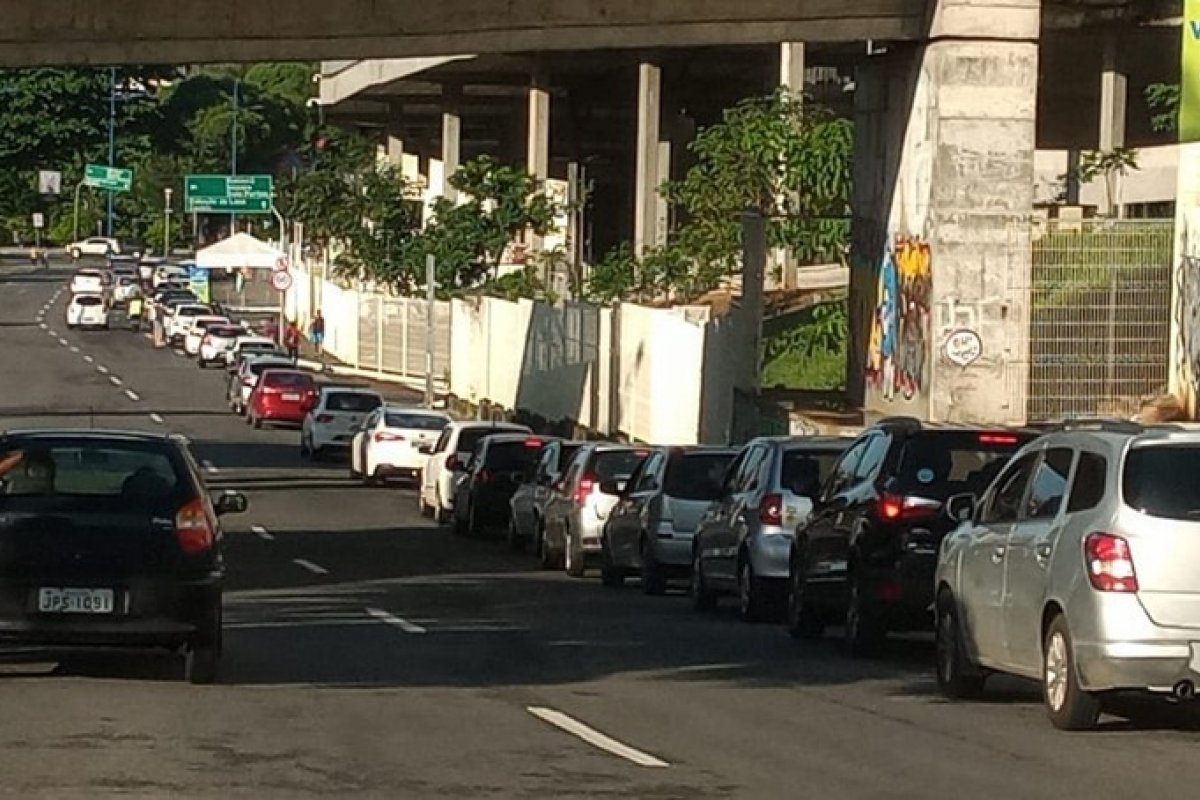 Arena Fonte Nova tem grande movimento de carros por vacina contra a Covid-19