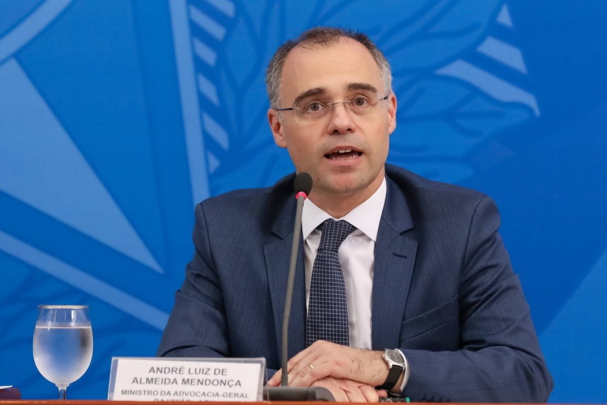Em reunião, Bolsonaro confirma indicação de André Mendonça ao STF