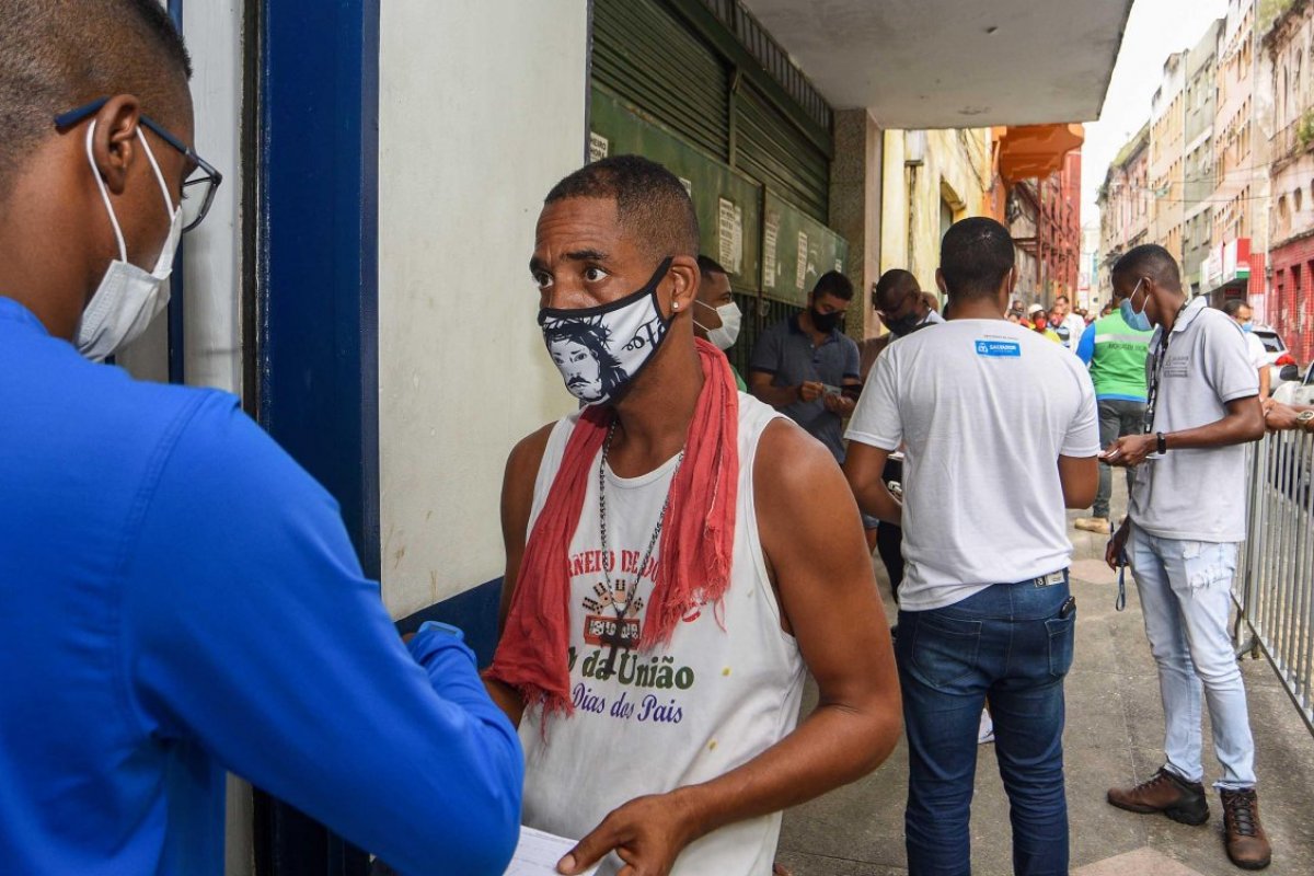 SMS atribui transtornos na vacinação ao grande número de pessoas que poderiam ter ido antes aos postos