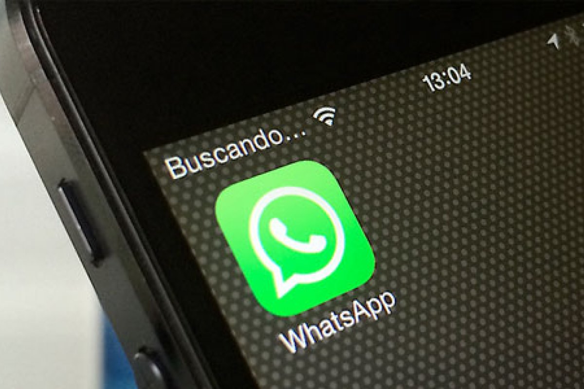 Patrão é condenado a pagar indenização de R$ 5 mil por demitir empregada doméstica por WhatsApp