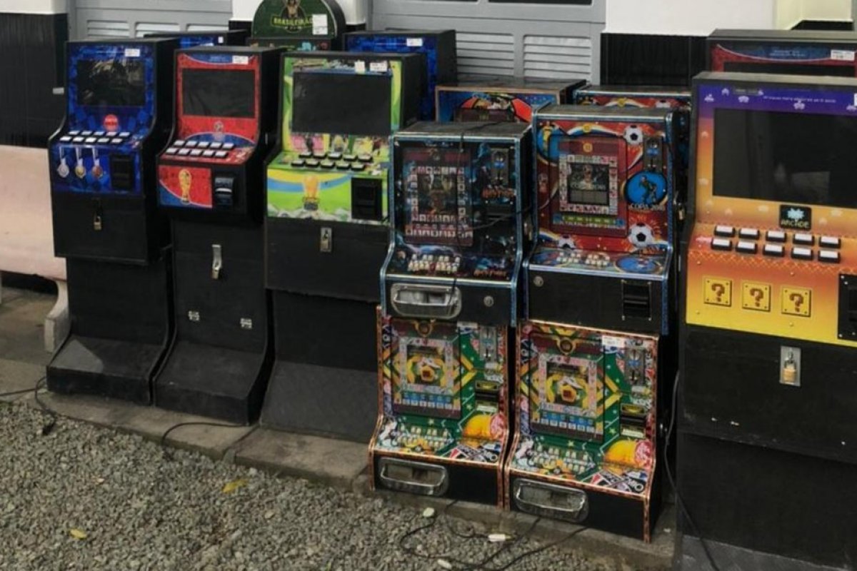 Dezessete máquinas caça-níqueis são apreendidas durante operação da polícia no sul da Bahia