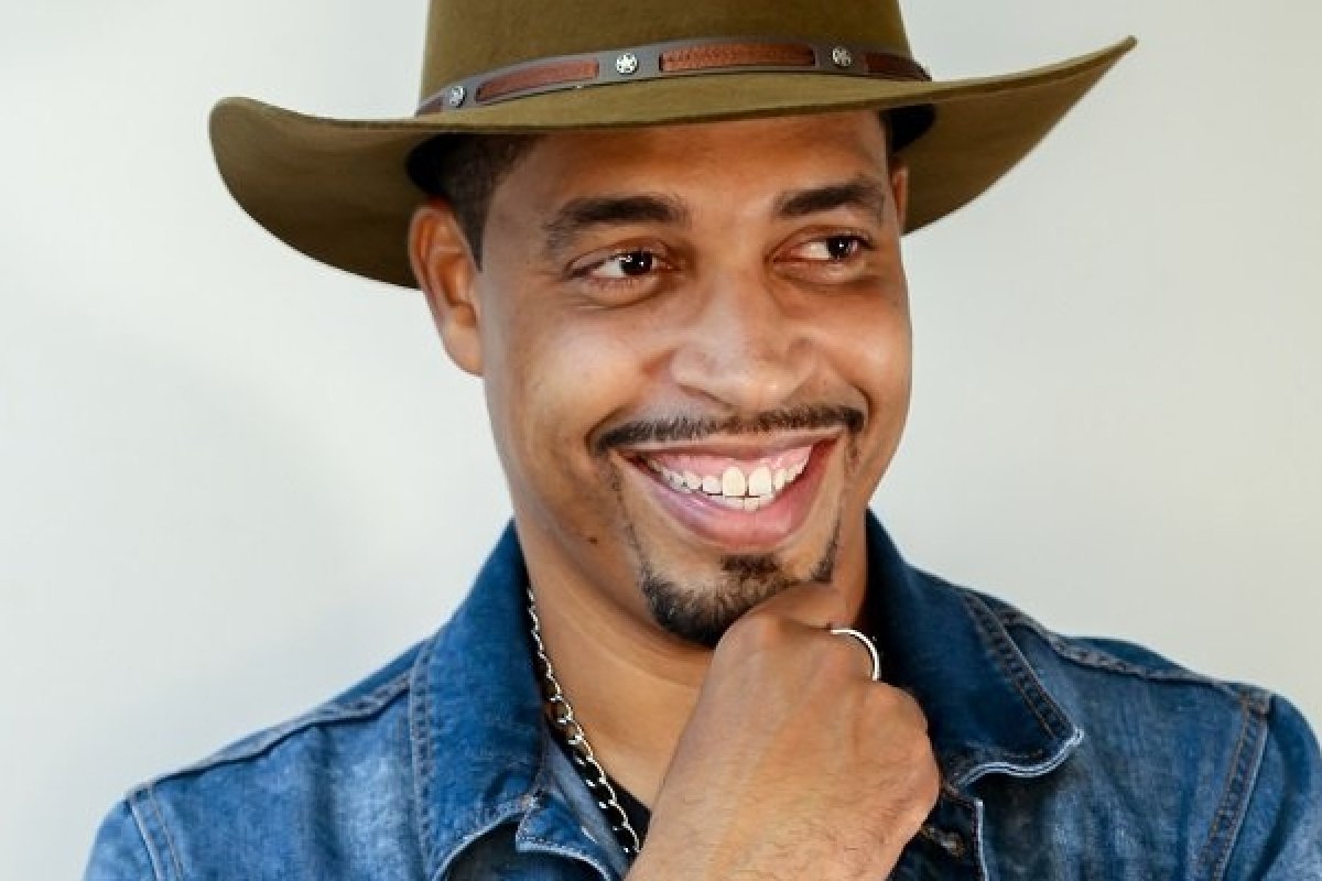 Raffinha Oliver inicia semestre com lançamento de mais um single e primeiro EP de carreira completo