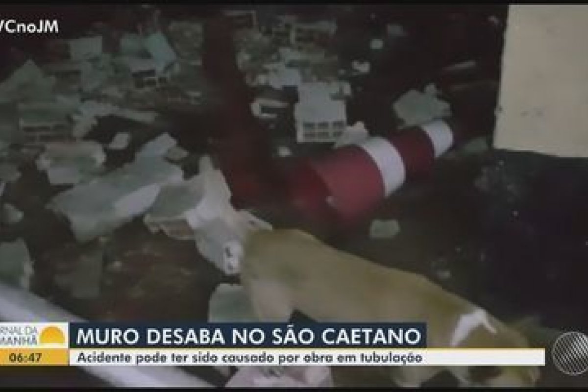 Muro desaba e atinge garagem de prédio em Salvador