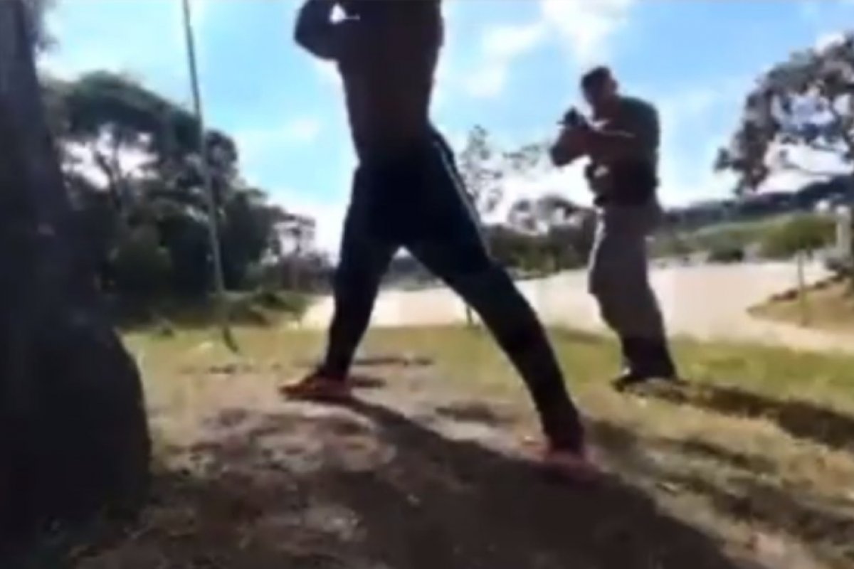 Juiz nega acusação contra PM por constrangimento a ciclista negro em Brasília