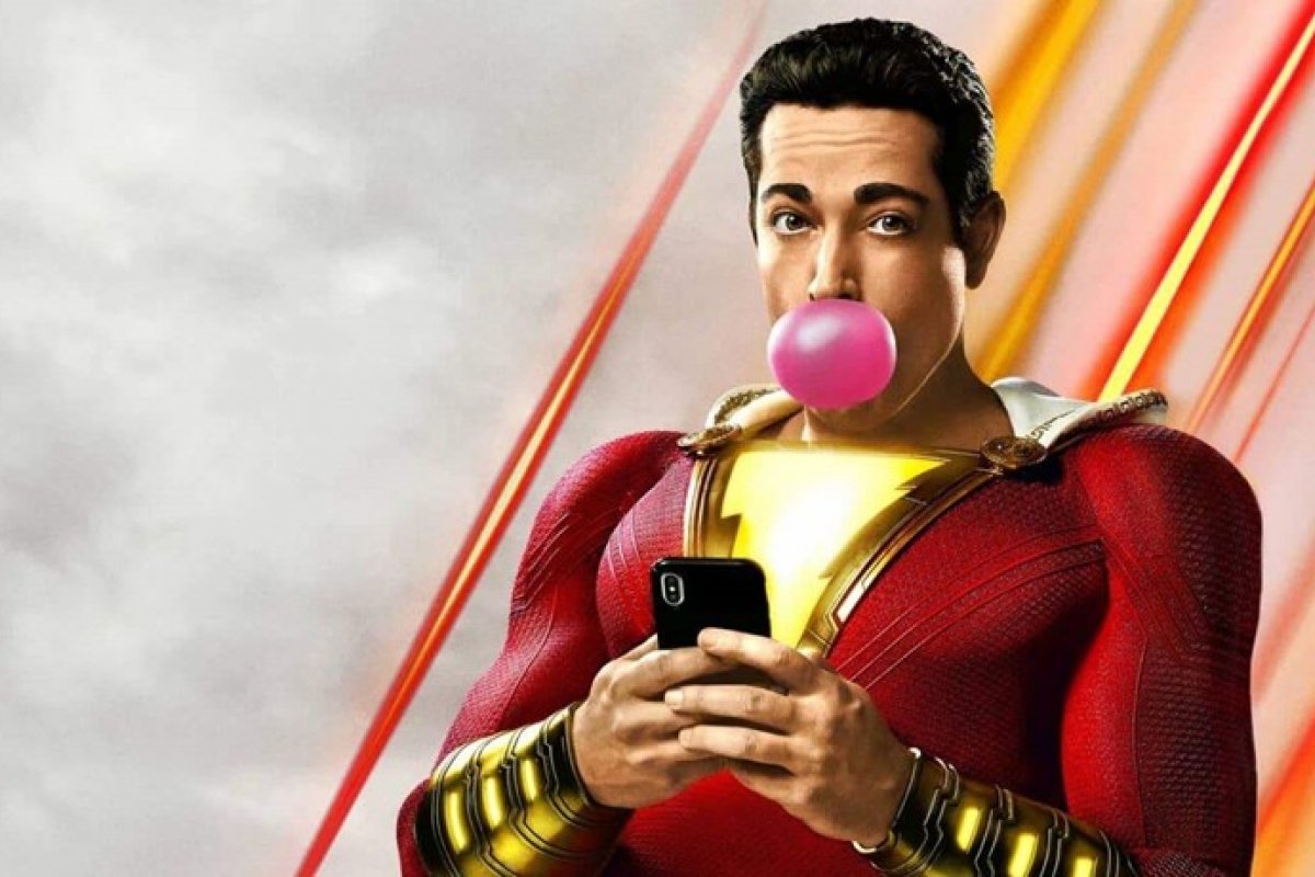 Novo filme: Shazam é fotografado com traje chamuscado no set