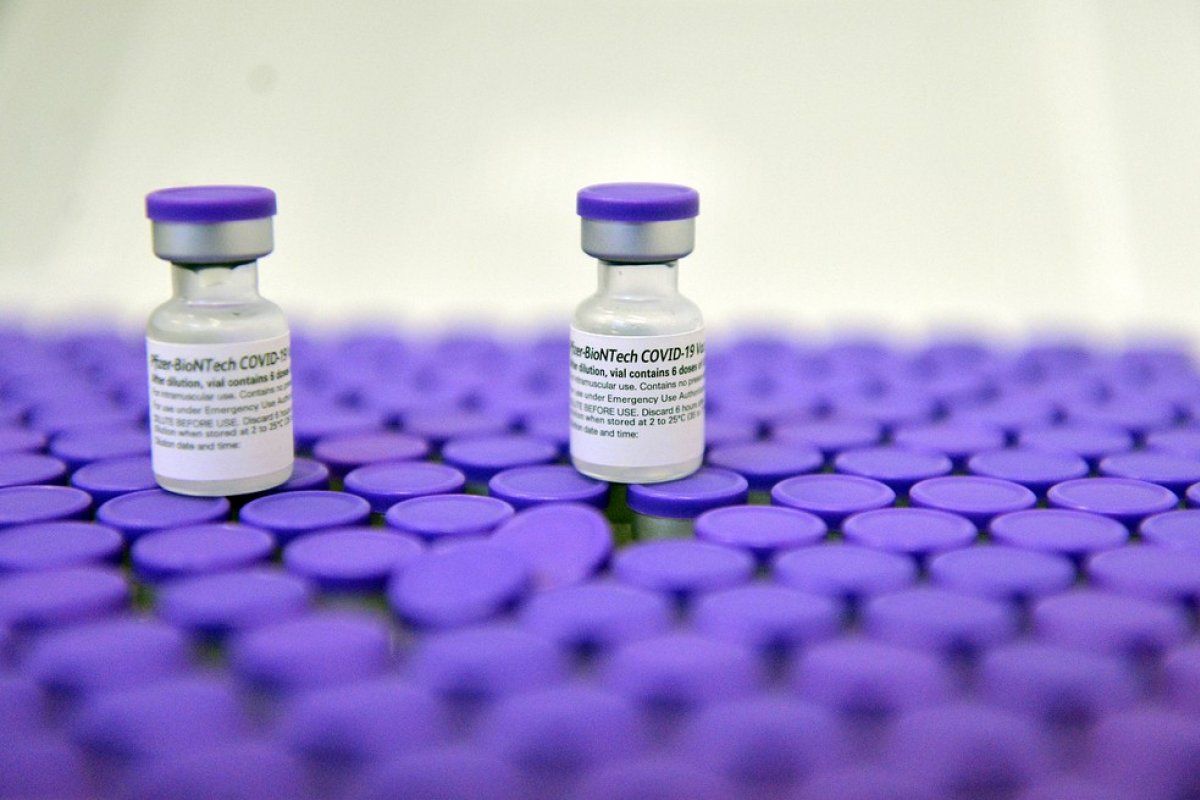 Pfizer analisa possibilidade de terceira dose contra variantes e até nova vacina para a Delta