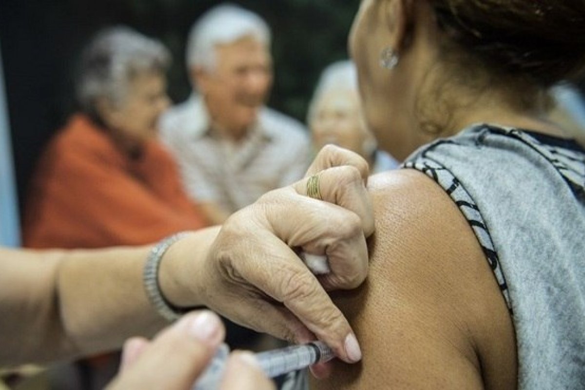 Campanha de vacinação contra gripe não será prorrogada, diz governo