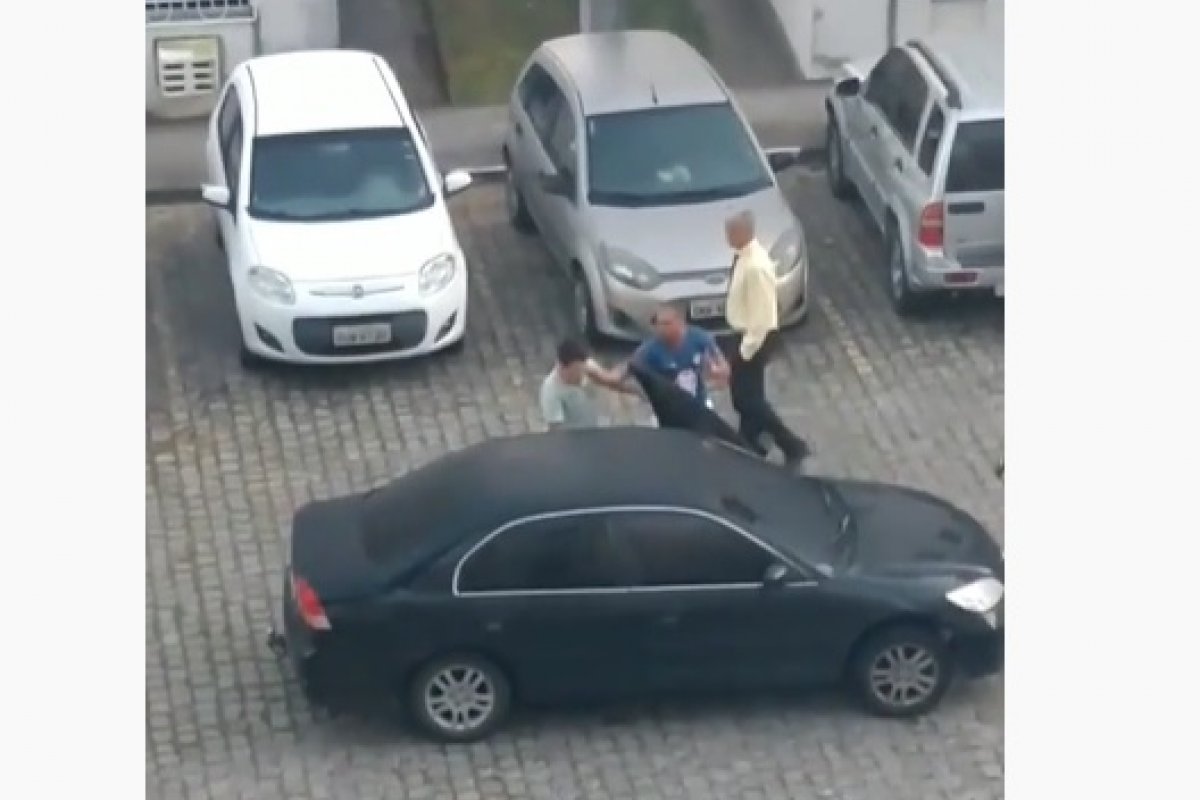 PM é preso após confusão com colega em estacionamento na Bahia