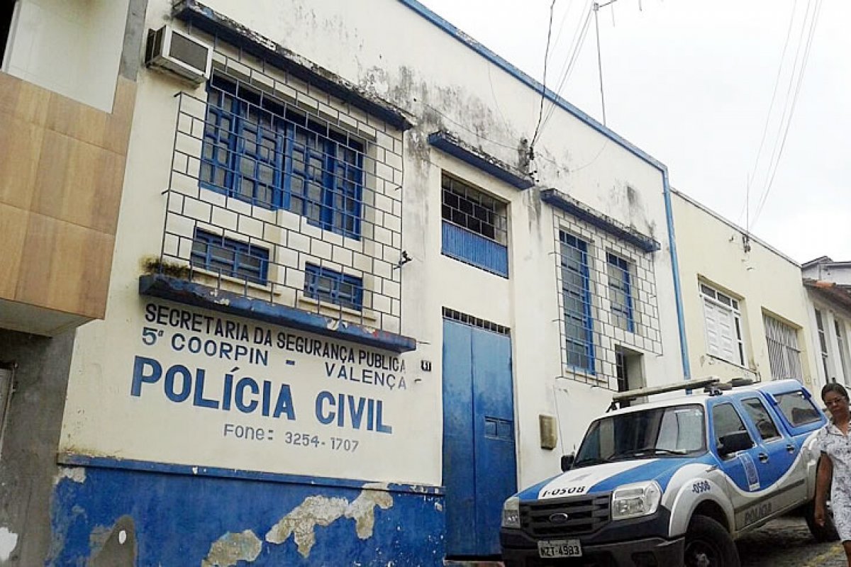 Mulher é presa suspeita de planejar o sequestro do marido para ficar com o amante