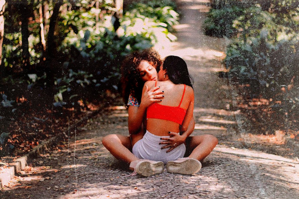 Marcia Castro lança single Malandrinha