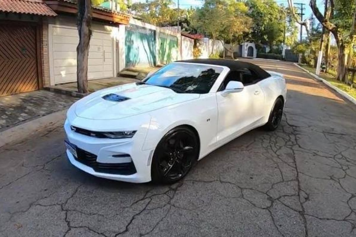 Testamos o Camaro conversível: o esportivo V8 de R$ 451 mil