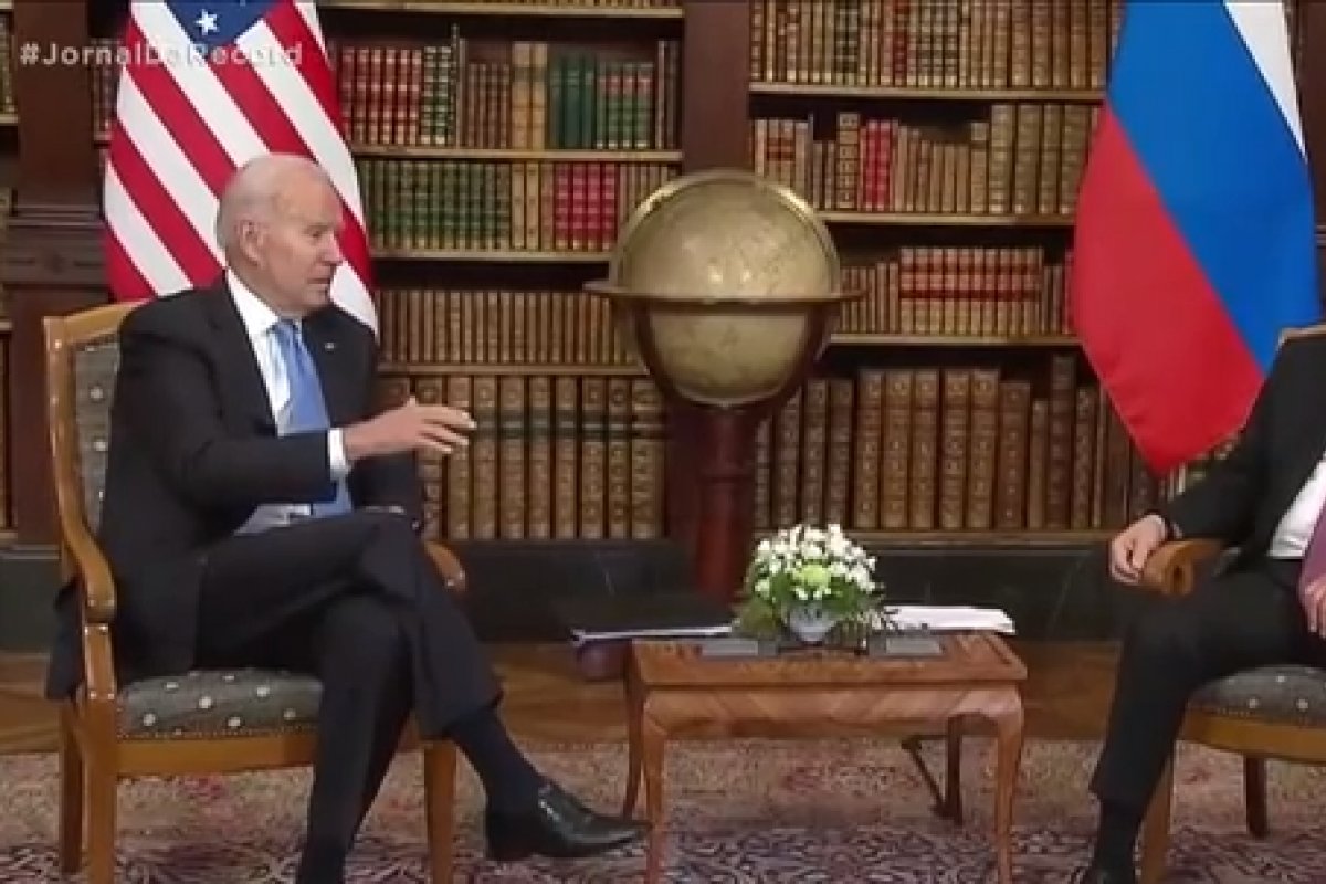 Biden pede para Putin combater ataques de hackers russos