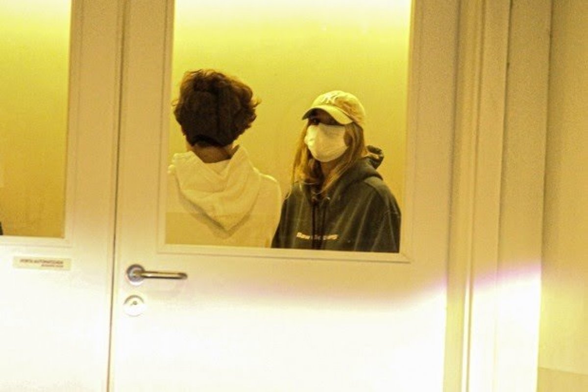 Tempos difíceis! Sasha visita o pai, Luciano Szafir, no hospital