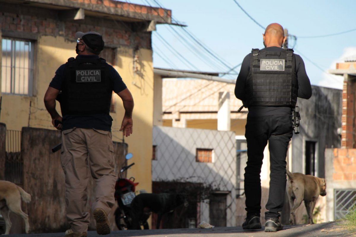 Homem que matou primo após tropeçar no seu cachorro é preso