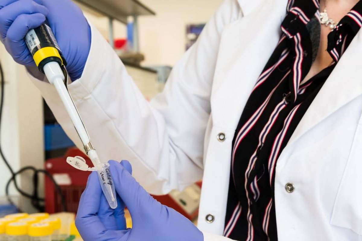 Cientistas revelam que mulher foi infectada por duas variantes da Covid-19 na Bélgica