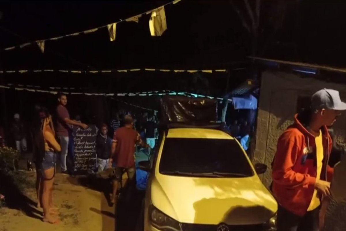 Fiscais e PM encerram festa clandestina em Itororó, sul da Bahia
