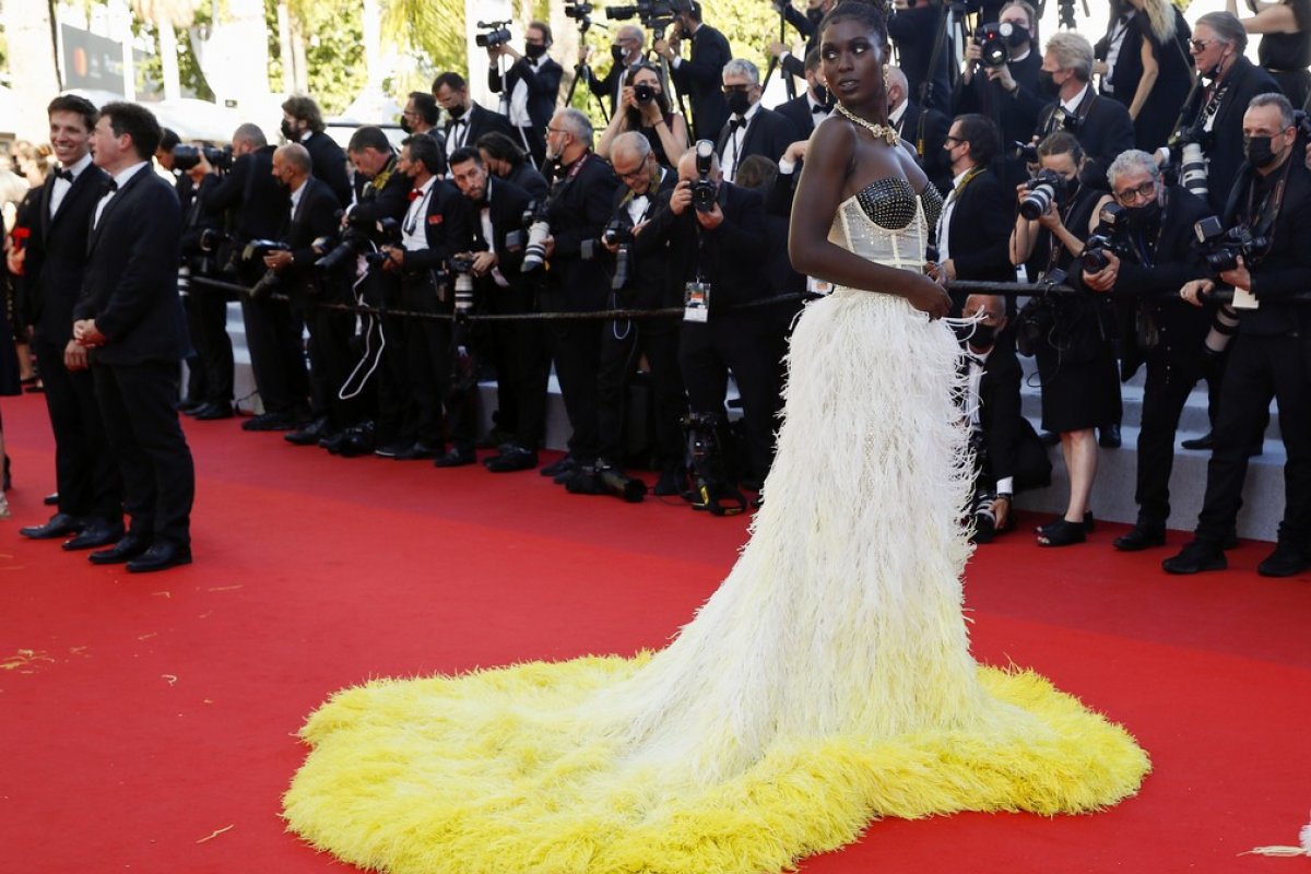 Atriz de Hollywood tem joias furtadas em quarto de hotel em Cannes