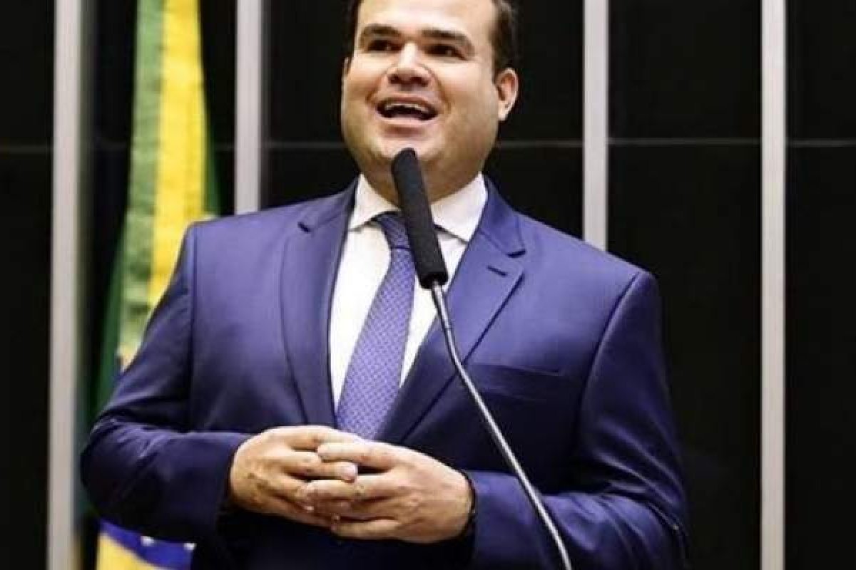 "Pode ser a terceira via mais forte que a Bahia já teve", diz Cacá Leão sobre João Roma