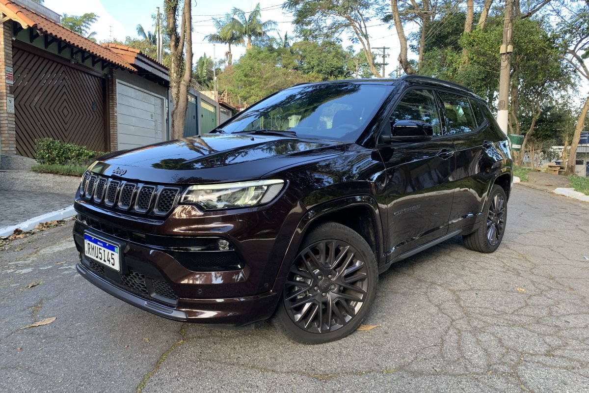 Jeep Compass supera 6.000 unidades vendidas em um mês mas Corolla Cross já incomoda