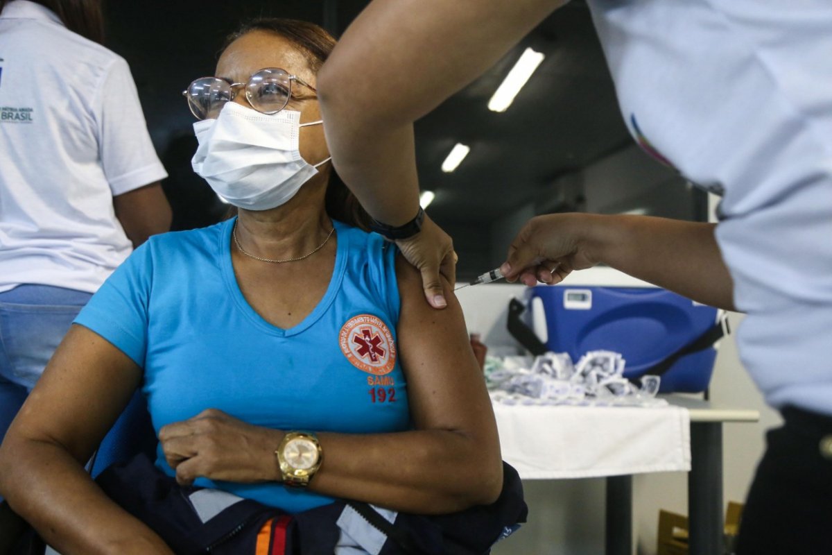 Mais 14 mil pessoas são vacinadas em primeira dose na Bahia