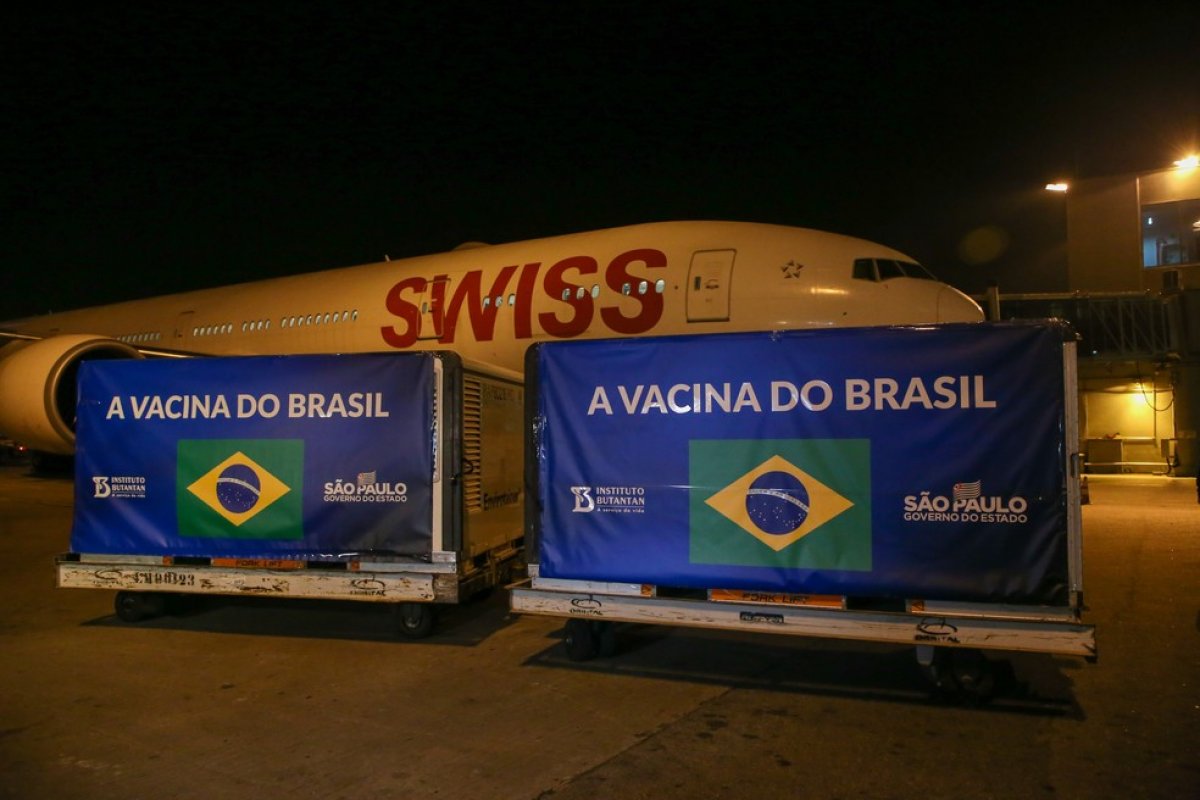 Butantan recebe 12 mil litros de IFA para produção de 20 milhões de doses da CoronaVac