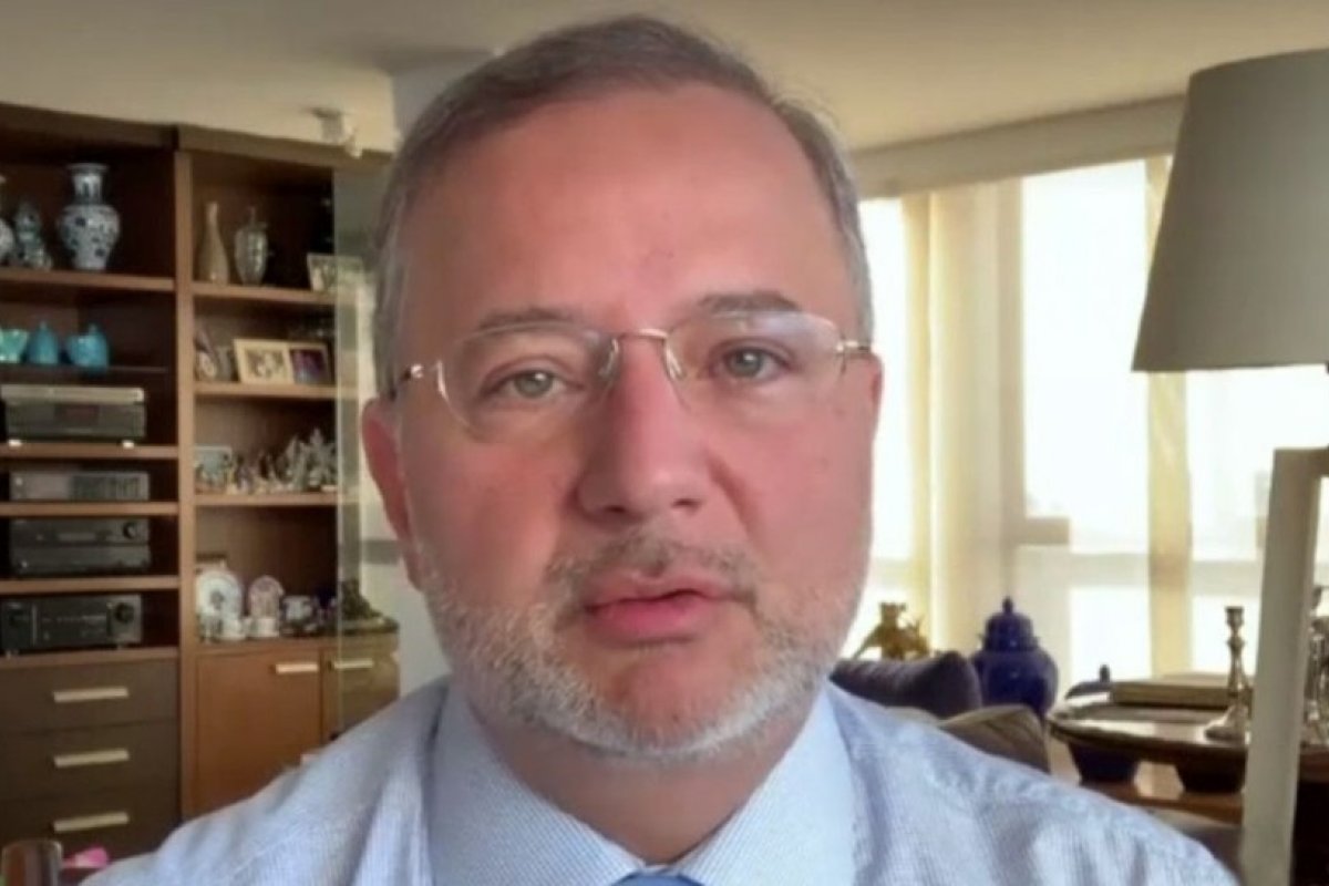 "Estamos discutindo a questão de antecipar as segundas doses das vacinas" diz Fábio Villas Boas sobre reunião na CIB