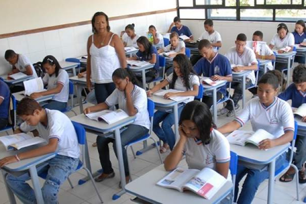 Rui Costa diz que aulas voltam ainda em julho