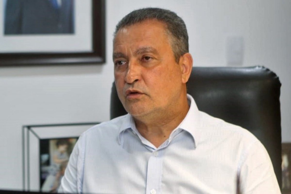 Rui promete instalar câmeras em viaturas e nas fardas da PM-BA