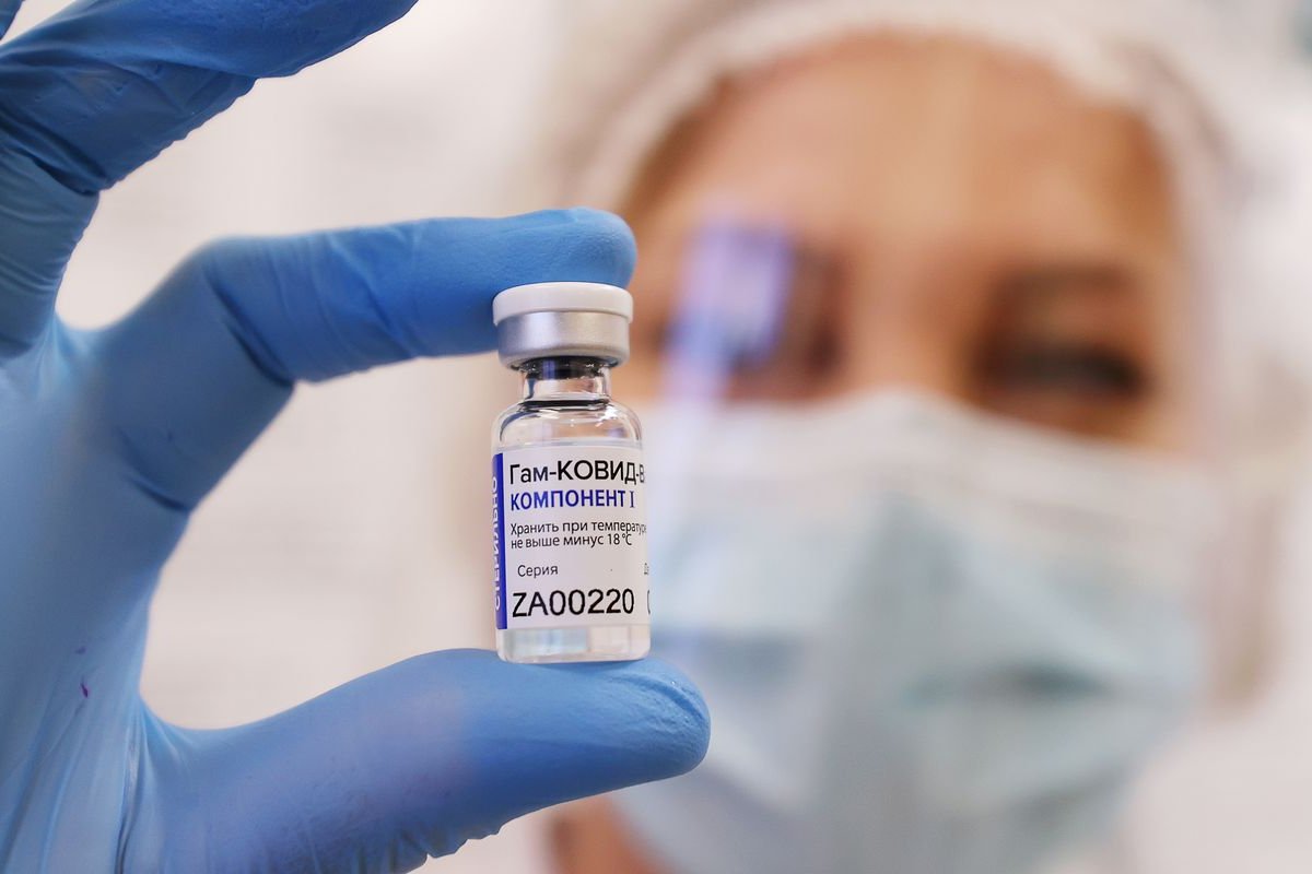 Rússia fecha acordo para produzir 300 milhões de doses da Sputnik V na Índia