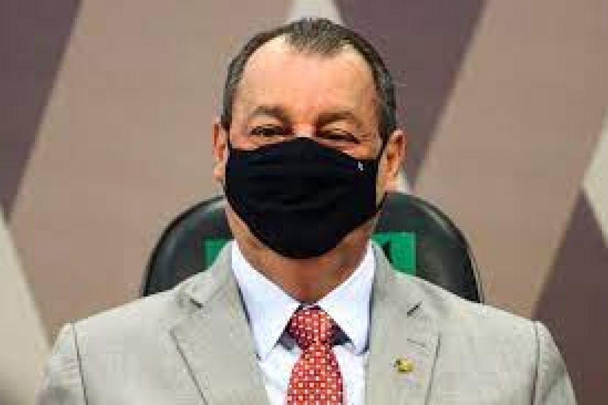 'Grande motoqueiro o Brasil tem, péssimo presidente', diz Omar Aziz sobre Bolsonaro