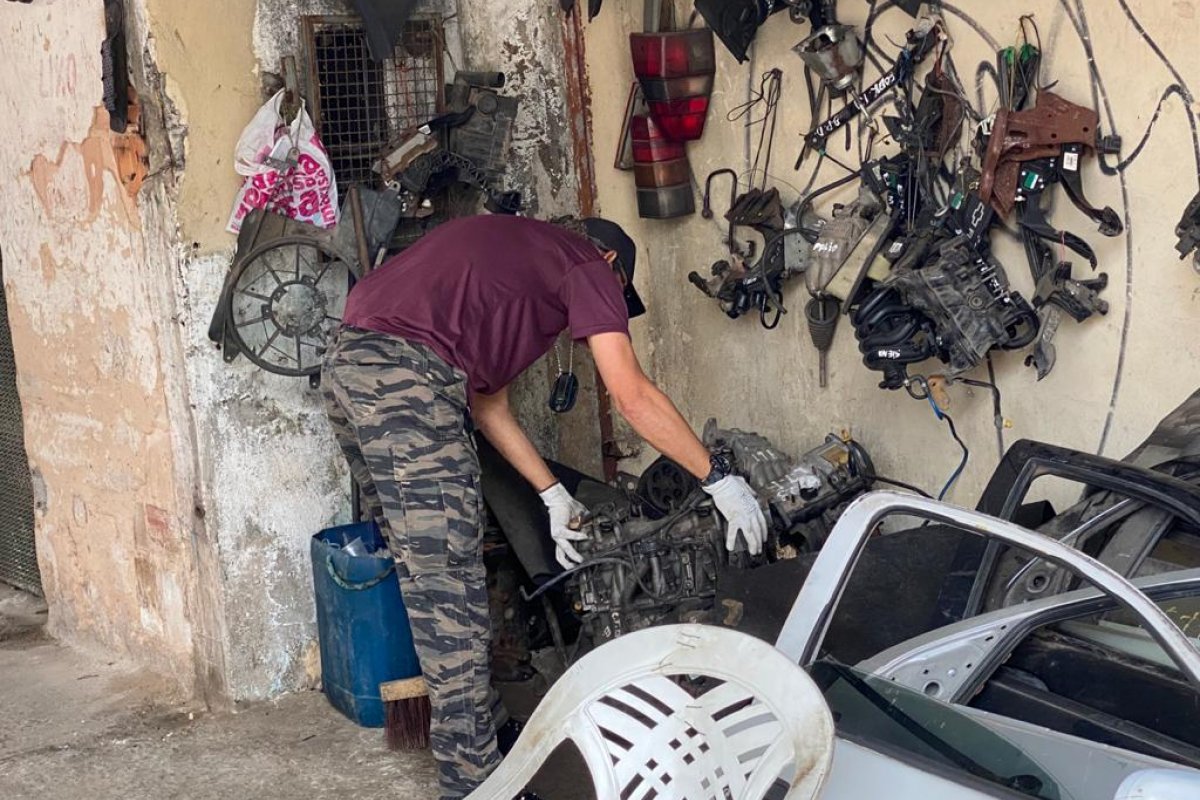 Operação da polícia fiscaliza oficinas no Subúrbio Ferroviário