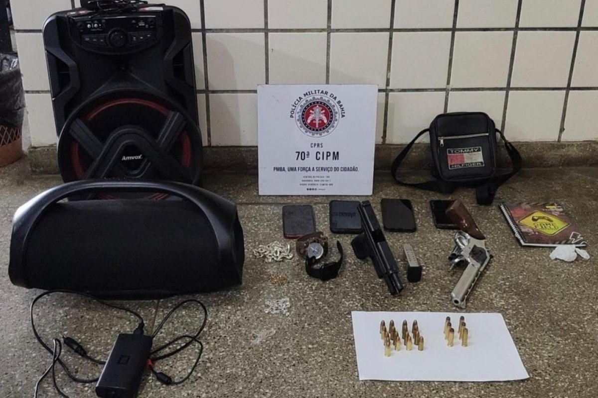 Grupo de jovens é flagrado com armas e munições em motel na Bahia