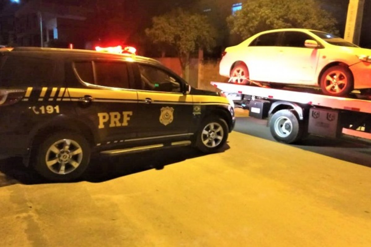 Carro roubado em Salvador é encontrado no interior da Bahia