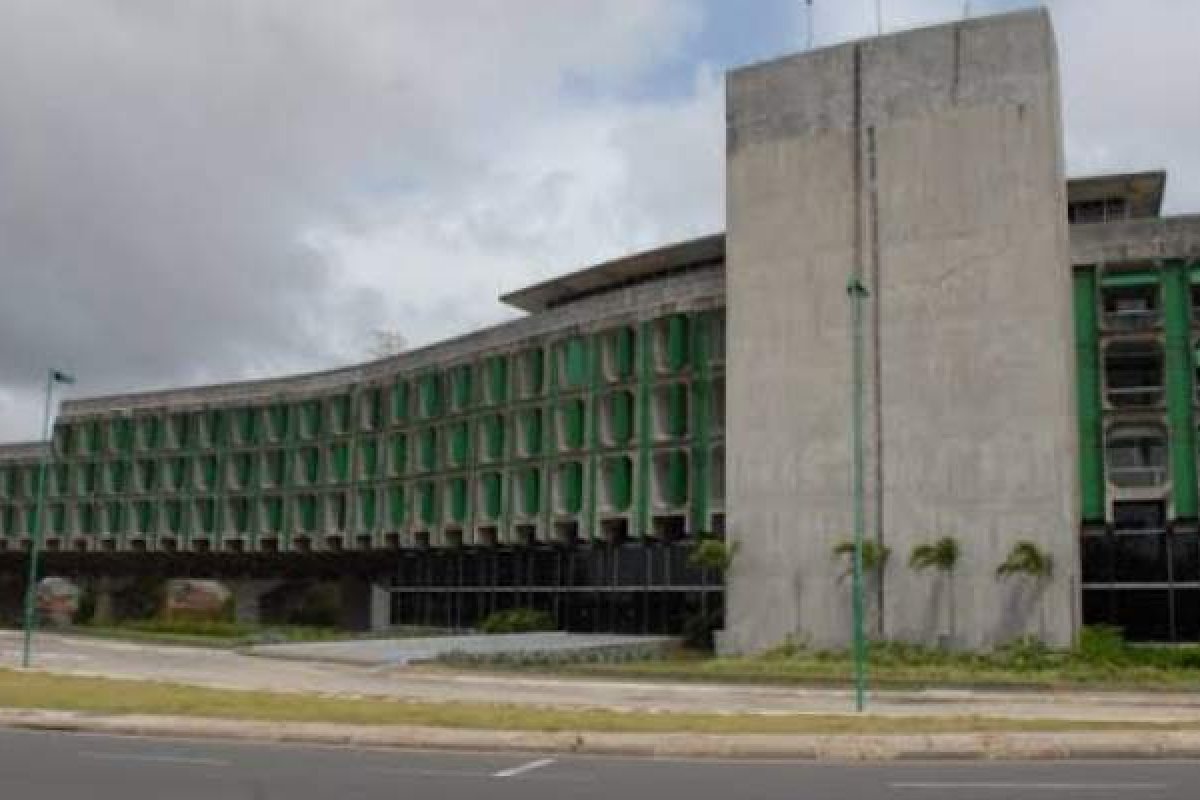Com data marcada para voltar às aulas semipresenciais, chefia de gabinete da Educação é trocada
